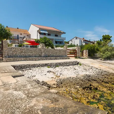 6 Bedroom Beautiful In * Slatine