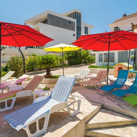 6 Bedroom Beautiful In * Slatine