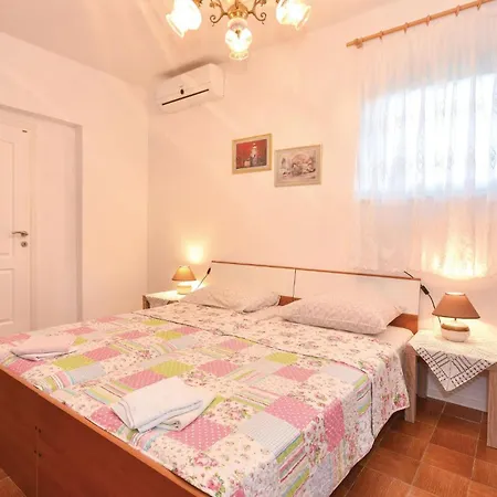 Casa de Férias 6 Bedroom Beautiful In Slatine