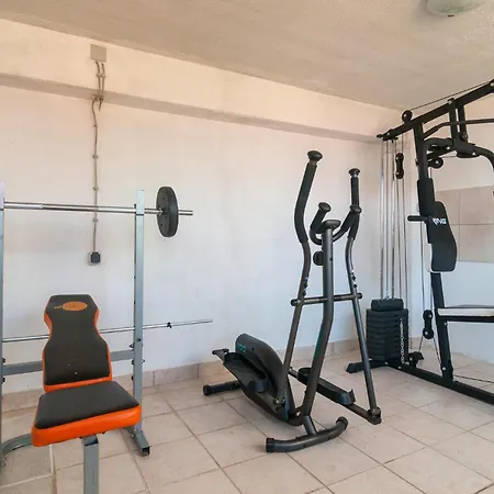 6 Bedroom Beautiful In Slatine